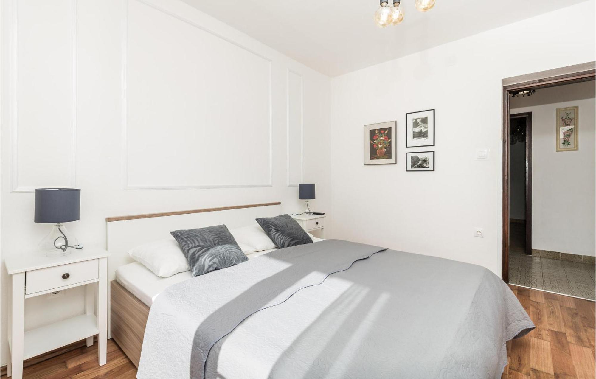 4 Bedroom Awesome Apartment In Sveti Juraj Exterior photo