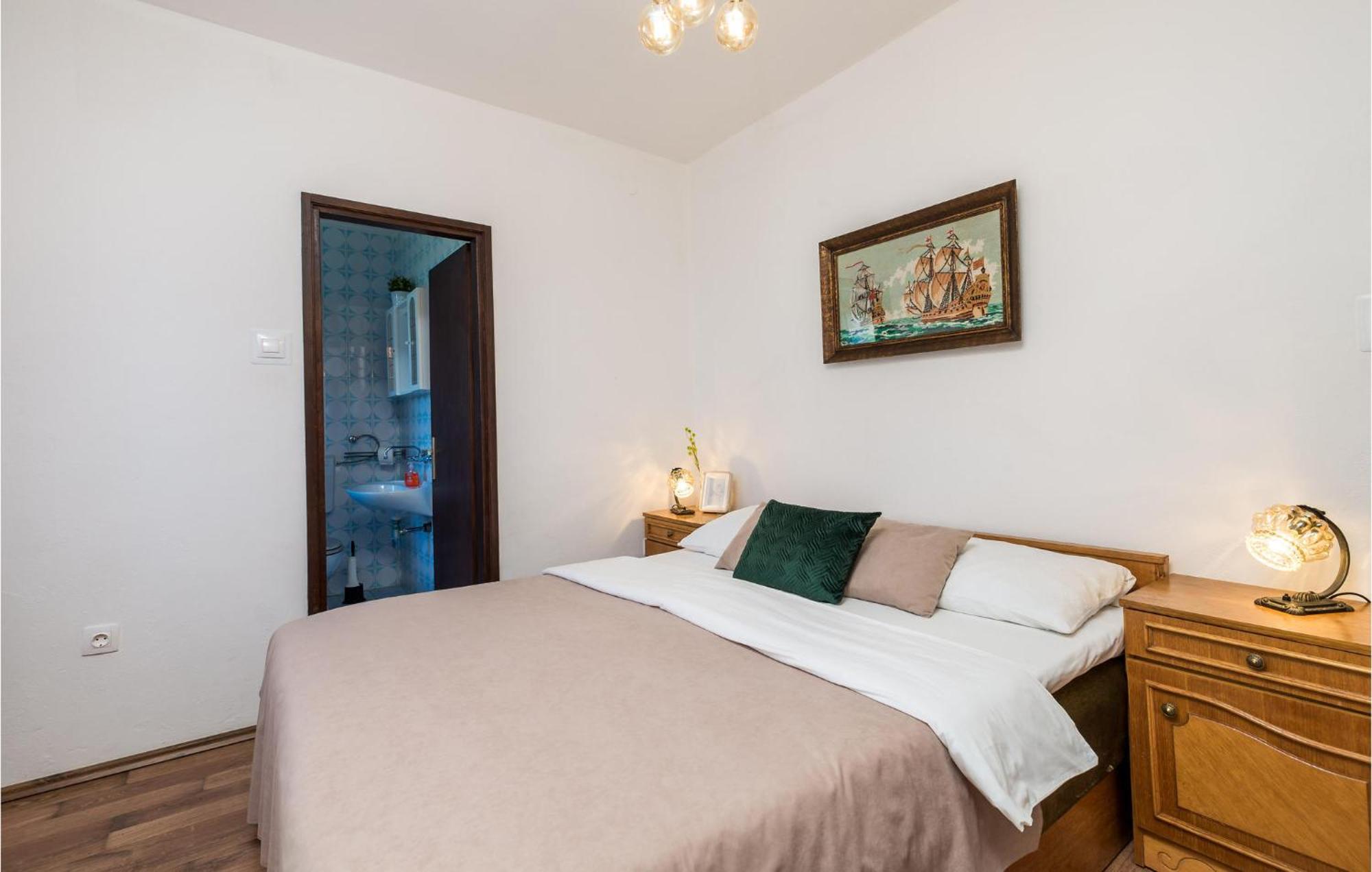 4 Bedroom Awesome Apartment In Sveti Juraj Exterior photo